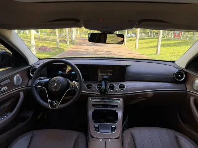 Mercedes-Benz E-Class — Фото автомобиля 6