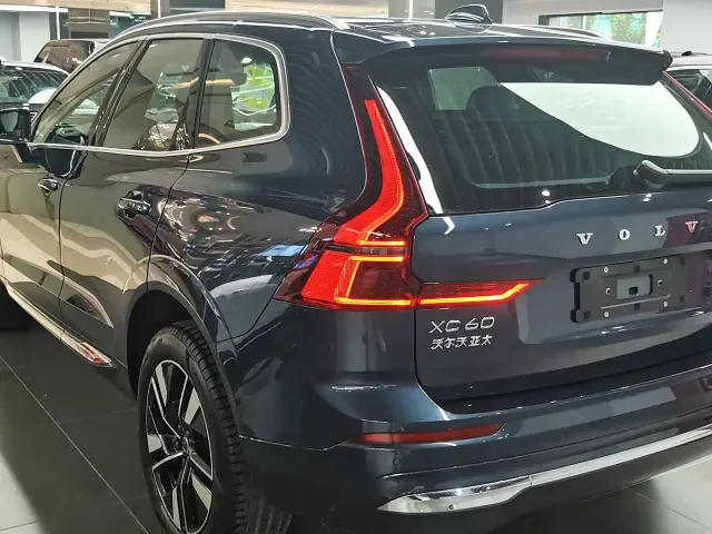 Volvo XC60 — Фото автомобиля 6