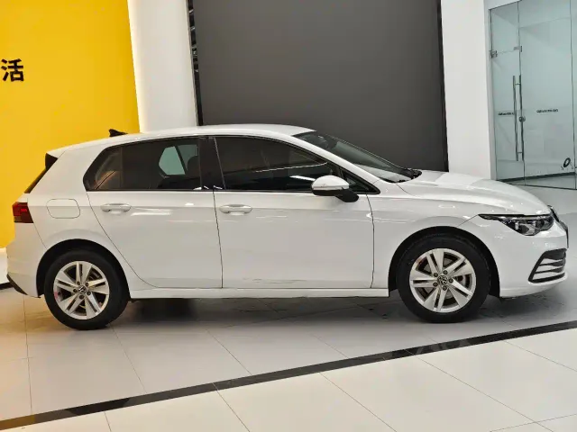 Volkswagen Golf — Фото автомобиля 7