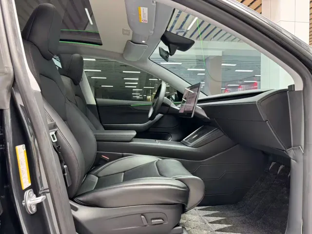 Tesla Model Y — Фото автомобиля 17
