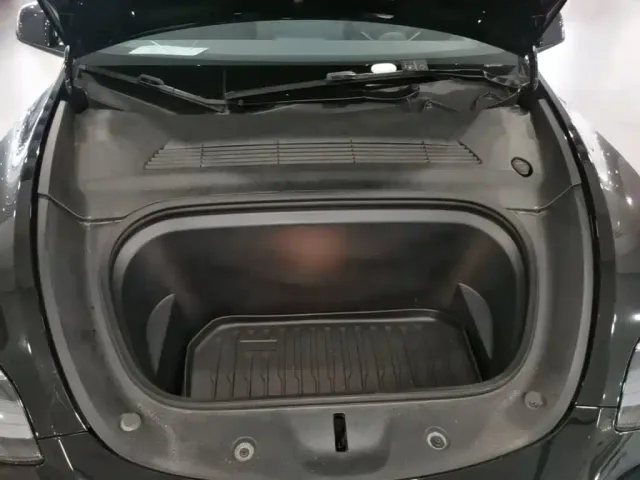 Tesla Model Y — Фото автомобиля 19