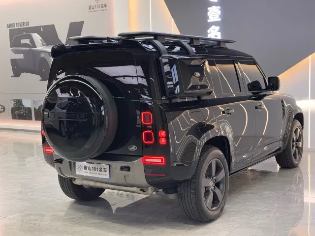 Land Rover Defender — Фото автомобиля 10