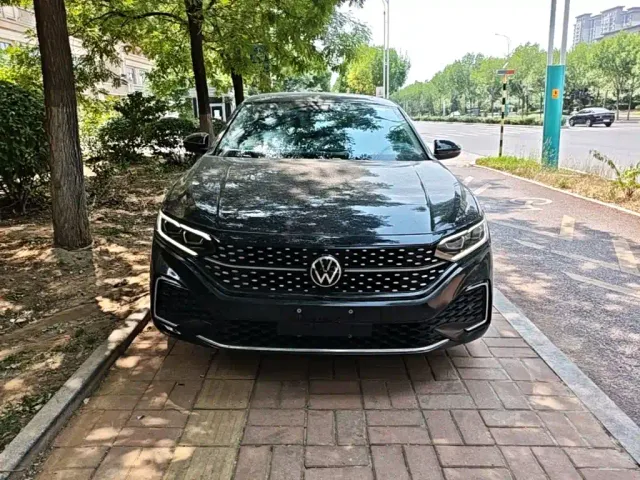 Volkswagen Passat — Фото автомобиля 2