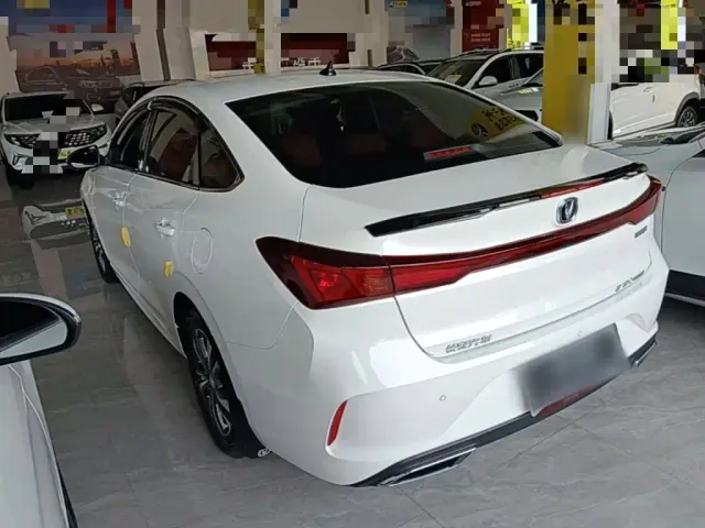 Changan Eado — Фото автомобиля 4