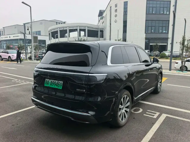 Aito M8 — Фото автомобиля 7