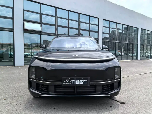 Li Auto L8 — Фото автомобиля 2