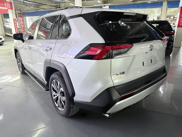 Toyota RAV4 — Фото автомобиля 17