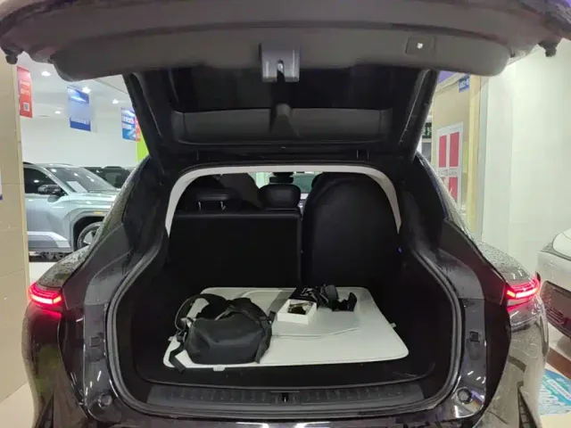 IM Motors IM LS7 — Фото автомобиля 18