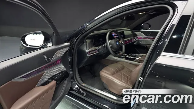 BMW i7 xDrive 60 Design Pure Excellence — Фото автомобиля 11