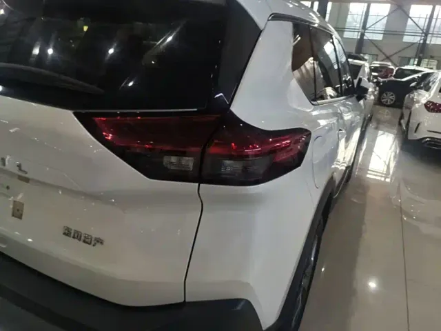 Nissan X-Trail — Фото автомобиля 7