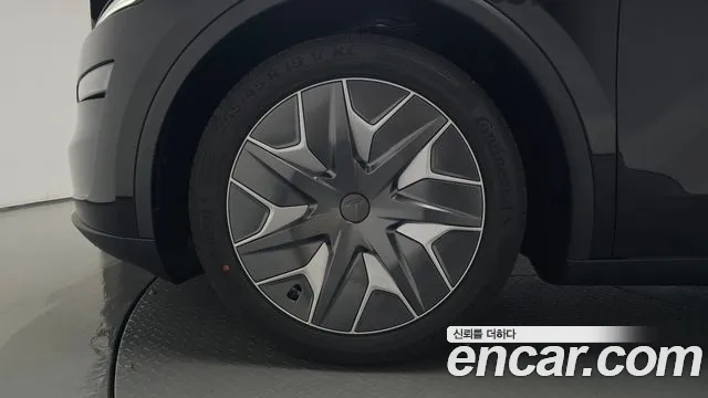 Tesla Model Y — Фото автомобиля 4