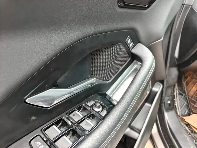 Jaguar E-PACE — Фото автомобиля 8