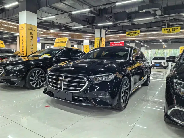 Фотография автомобиля — Mercedes-Benz E-Class