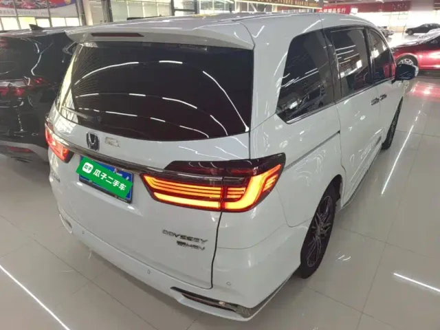 Honda Odyssey — Фото автомобиля 6