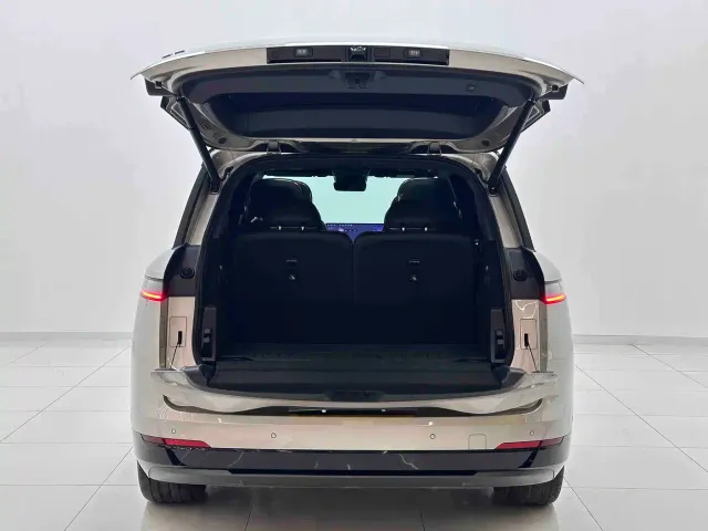 Lynk & Co 900 — Фото автомобиля 9