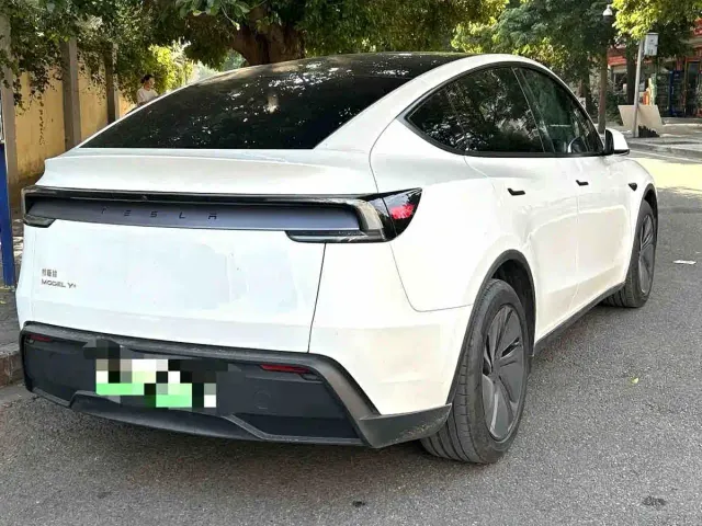 Tesla Model Y — Фото автомобиля 7