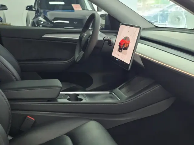 Tesla Model Y — Фото автомобиля 6