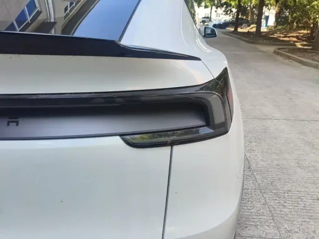 Tesla Model Y L — Фото автомобиля 7