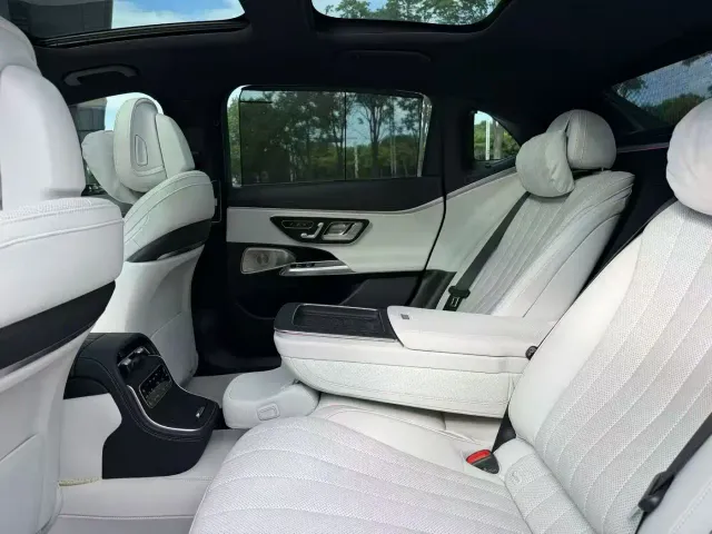 Mercedes-Benz E-Class — Фото автомобиля 6