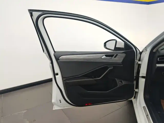 Volkswagen Sagitar — Фото автомобиля 7