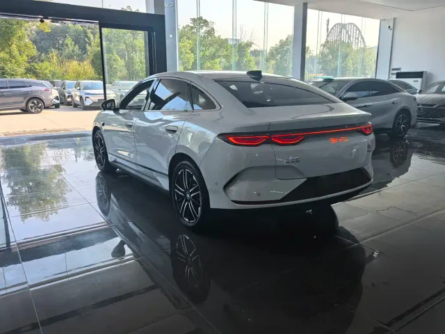 BYD Qin L — Фото автомобиля 4