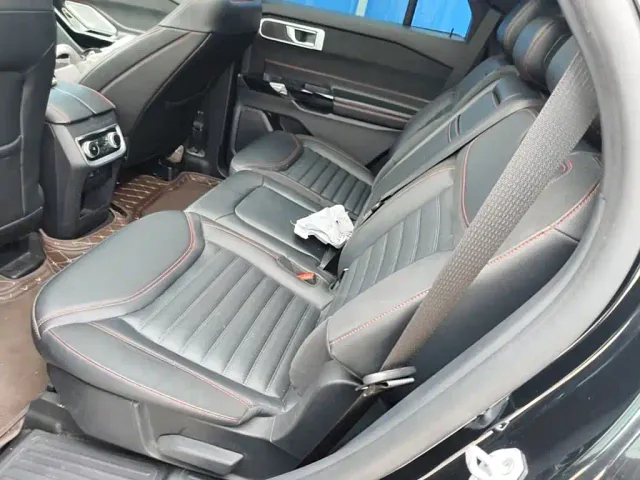 Ford Explorer — Фото автомобиля 16