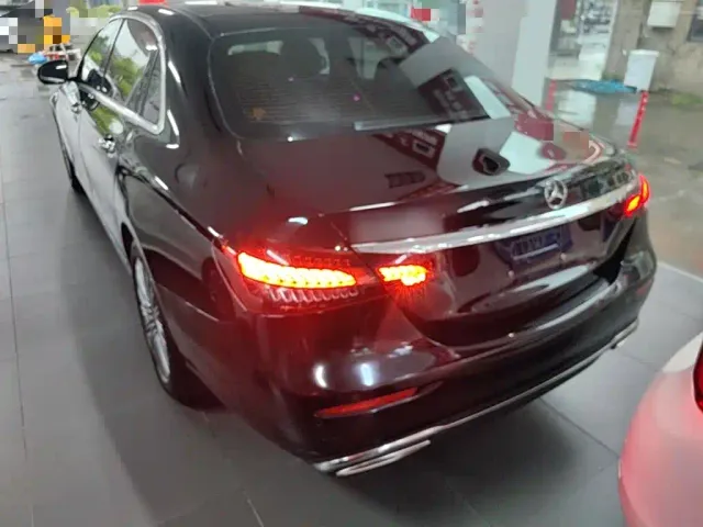 Mercedes-Benz E-Class — Фото автомобиля 4