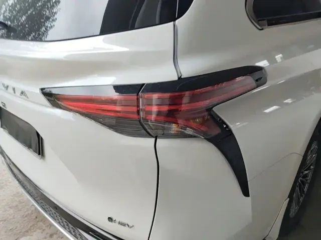 Toyota Granvia — Фото автомобиля 7