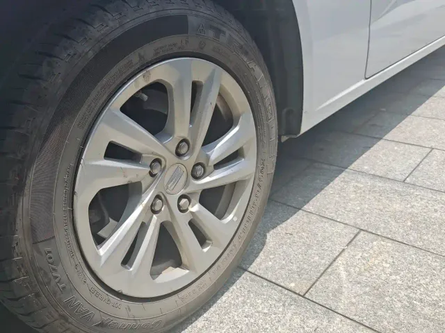Link Tour Auto Lingtu E-M8 — Фото автомобиля 8
