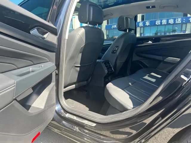 Volkswagen Passat — Фото автомобиля 9