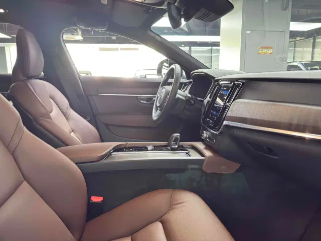 Volvo V90 — Фото автомобиля 9