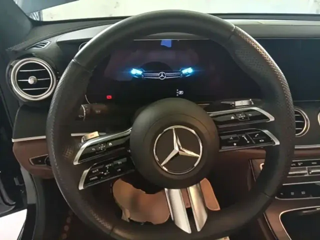 Mercedes-Benz E-Class — Фото автомобиля 10