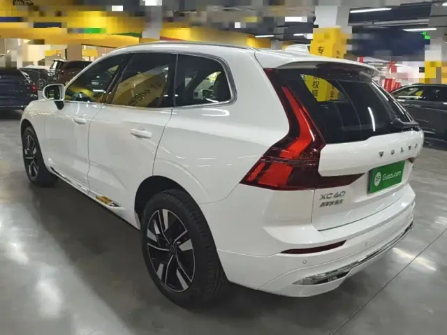 Volvo XC60 — Фото автомобиля 4