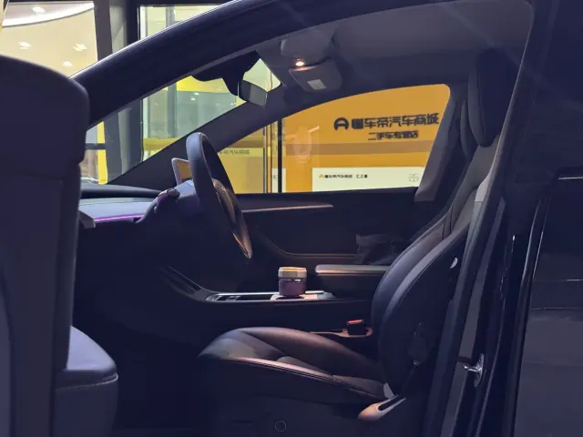 Tesla Model Y — Фото автомобиля 3