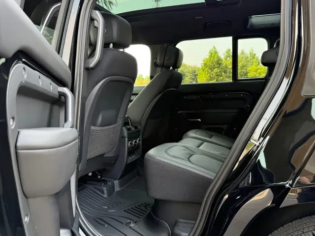 Land Rover Defender — Фото автомобиля 15