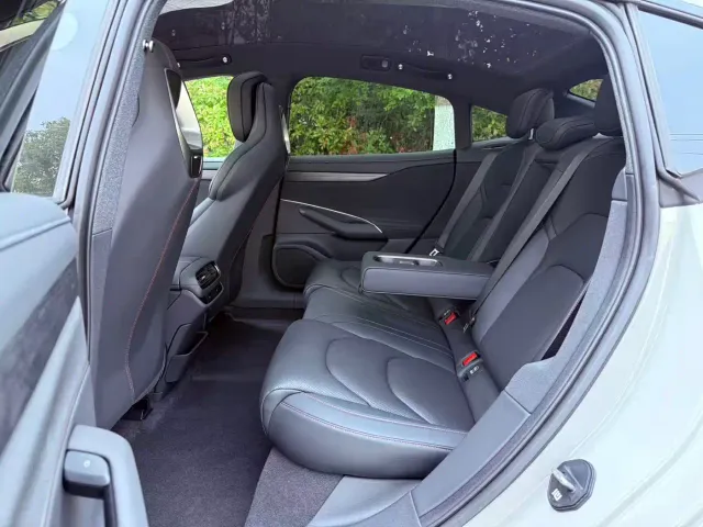 Xiaomi SU7 — Фото автомобиля 6