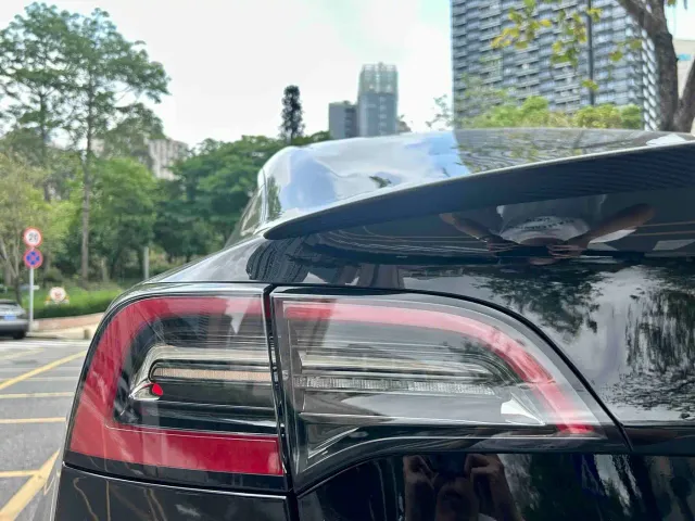 Tesla Model 3 — Фото автомобиля 5