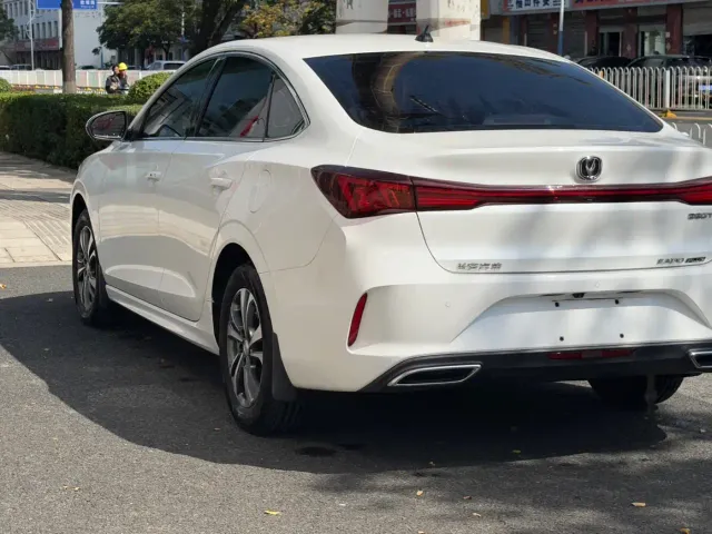 Changan Eado — Фото автомобиля 2