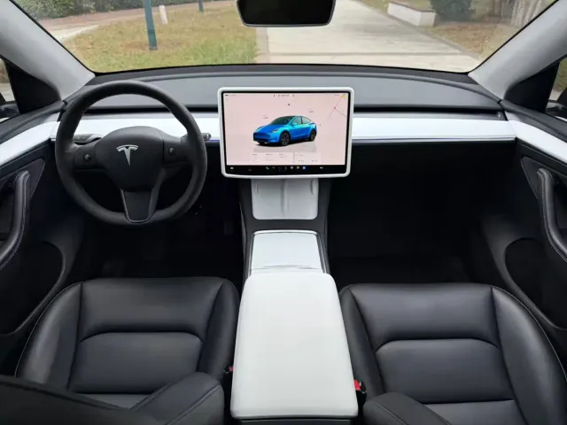 Tesla Model Y — Фото автомобиля 12