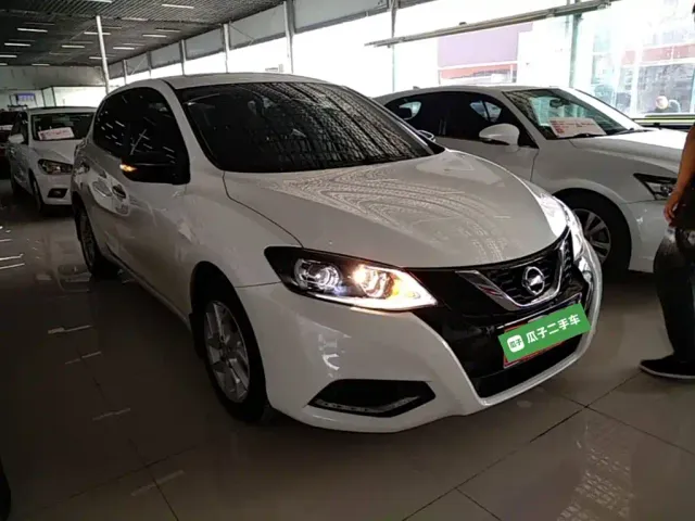 Nissan Tiida — Фото автомобиля 3