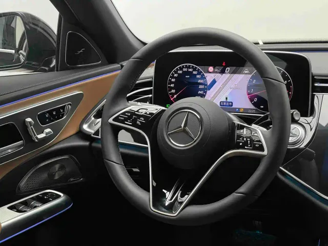 Mercedes-Benz E-Class — Фото автомобиля 4