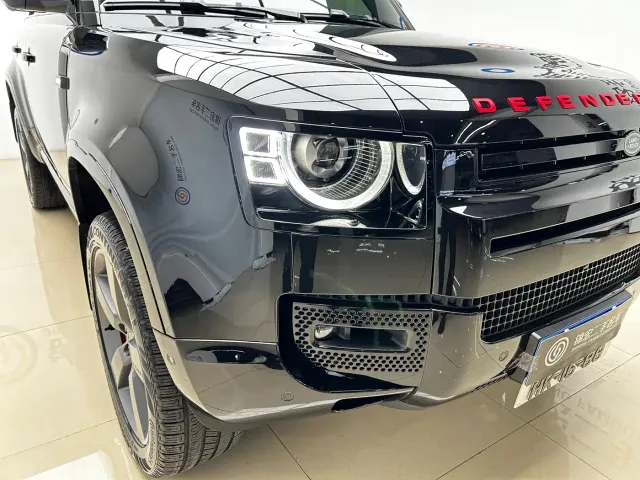 Land Rover Defender — Фото автомобиля 4