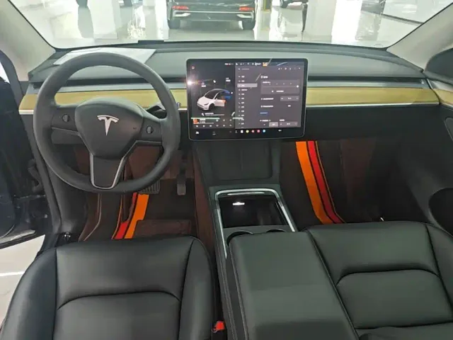 Tesla Model Y — Фото автомобиля 9