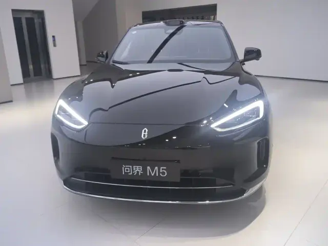 Aito M5 — Фото автомобиля 2