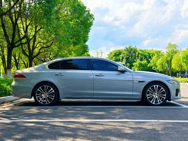 Jaguar XFL — Фото автомобиля 5