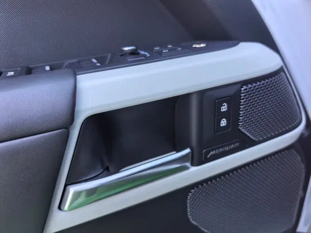 Land Rover Defender NEV — Фото автомобиля 8