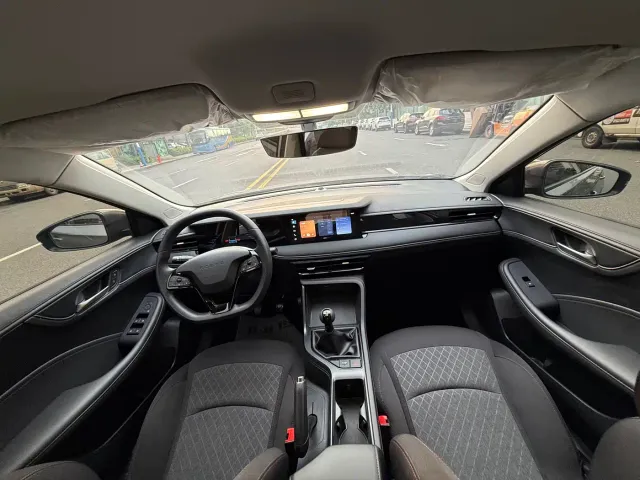 Roewe i5 — Фото автомобиля 14