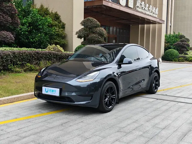 Фотография автомобиля — Tesla Model Y