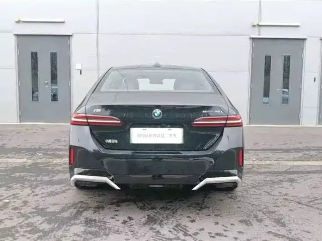 BMW i5 — Фото автомобиля 6