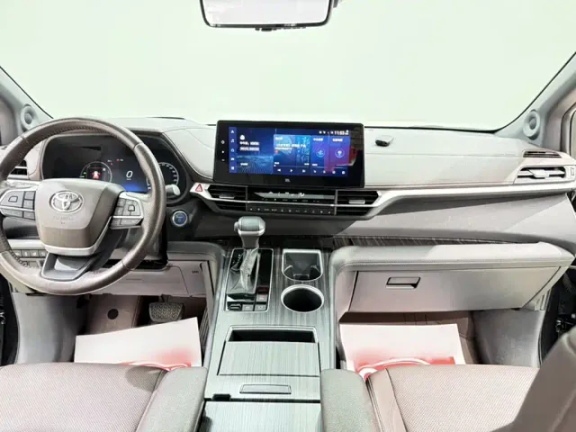 Toyota Sienna — Фото автомобиля 4